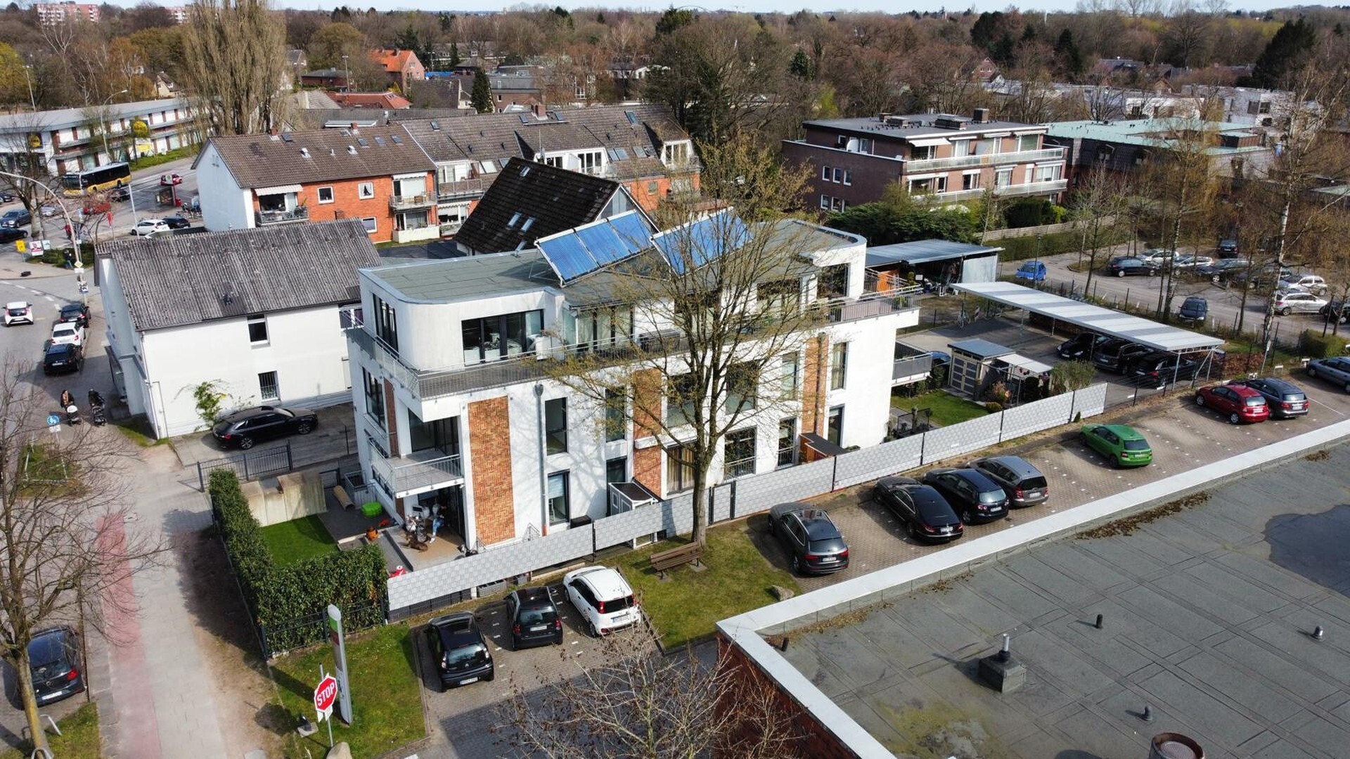 TOP: 4-Zi. Maisonette (ca. 110 m²) mit Garten, Terrasse & Carport