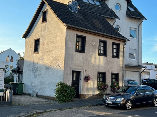 SIEGBURG, zentral gelegenes Einfam. Haus mit ca. 145 m² WNfl., Garten, Terrasse, Pool und Stellplatz