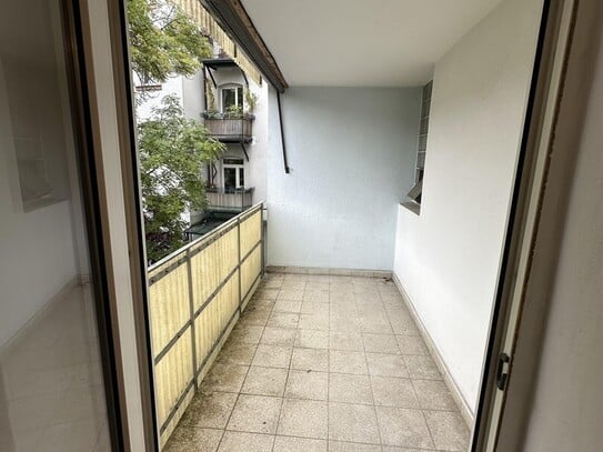 1­-Zimmer Apartment - Balkon und Küche - zentral aber ruhig - im Nibelungenviertel