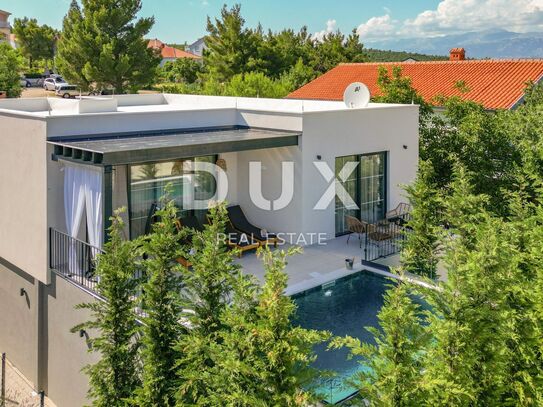 ZADAR, PRIDRAGA - Neu gebaute Villa mit Pool in zweiter Reihe zum Meer mit wunderschöner Aussicht!