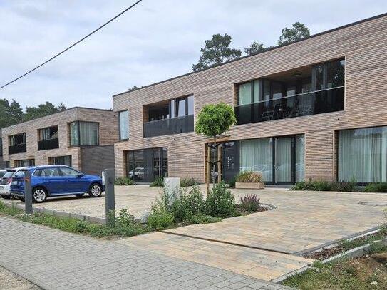 Zu mieten: Moderne, neuwertige 4-Raum-Erdschosswohnung, 98 qm, mit großer Terrasse, in Borkheide