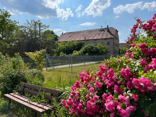 Dreiseithof in ländlicher Idylle