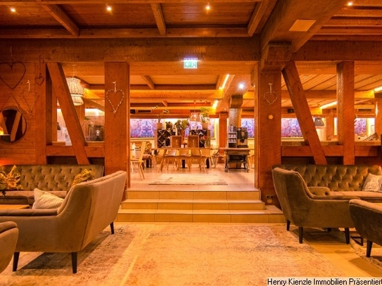 Stilvolles Hotel im typischen tiroler Stil bei St. Anton am Arlberg