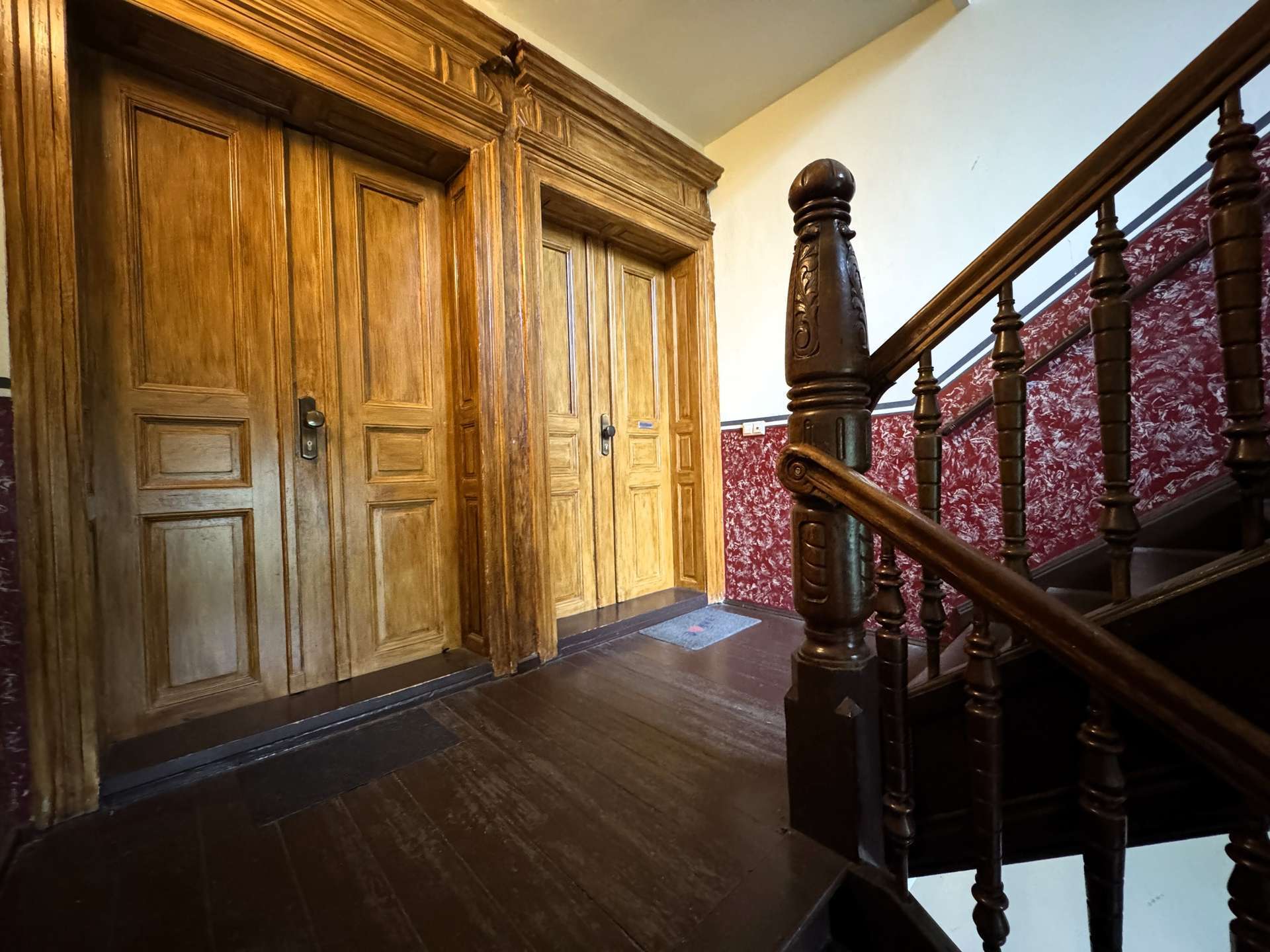 fußläufige Zentrumslage - günstiger m2 Preis - mit Balkon in denkmalgeschütztem Haus