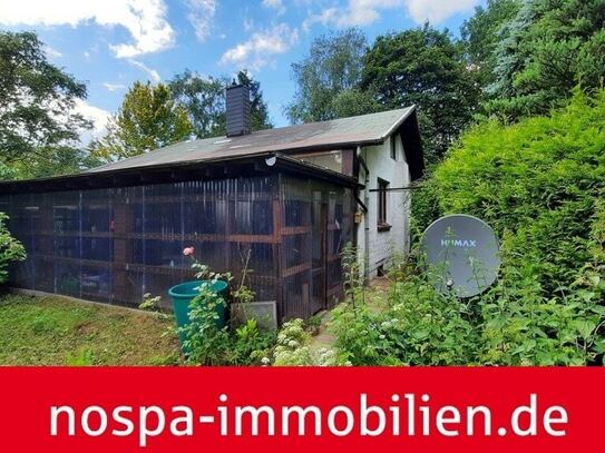 Vollunterkellertes, massiv errichtetes Wochenendhaus auf einem über 1.000 m² großem Grundstück!