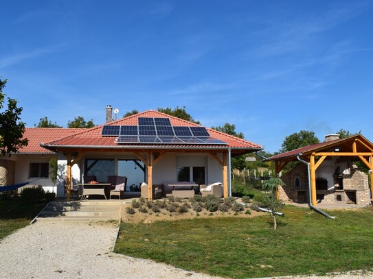 IHR UNGARN EXPERTE Verkauft ein wunderschönes Einfamilienhaus in Cserszegtomaj