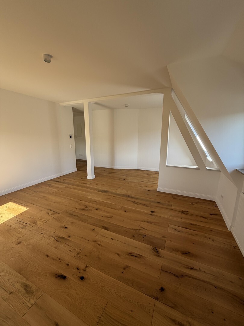                                                               Klassisch &amp; Sch&ouml;n. Luxuri&ouml;s sanierte 2-Zimmer-Wohnung im beliebten Stuttgarter&hellip;                                                       in West (Kassel)