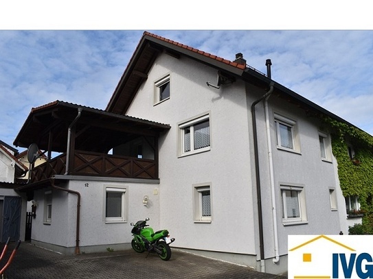 Ruhig gelegene Doppelhaushälfte mit überdachtem Balkon, Garten, Freisitz und Garage in Aichstetten!