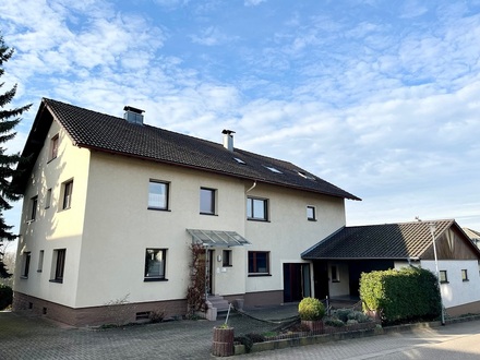 Top Lage! Großzügiges Zweifamilienhaus mit tollem Ausblick in Sinzheim-Winden