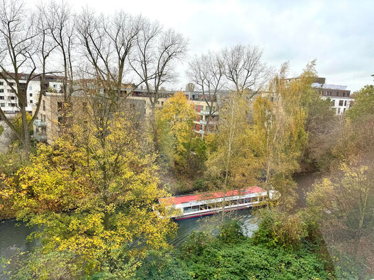 Panorama mit Wasser: 2-Zimmer Dachgeschosswohnung