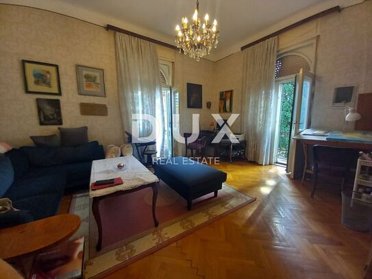 OPATIJA, ZENTRUM - Einzigartige Etage in einer historischen Villa, nur 100 m vom Meer entfernt!