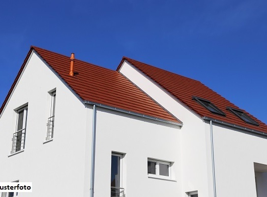 2-Familienhaus mit Doppelcarport