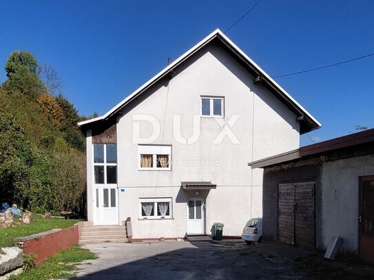 GORSKI KOTAR, FUŽINE – Einfamilienhaus mit zwei Wohneinheiten, Garage und Garten im Zentrum von Fužine