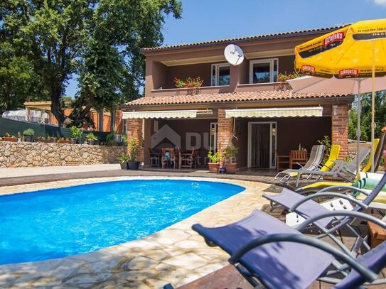 ISLAND OF KRK Haus mit Pool in ruhiger Lage mit Blick auf das Meer