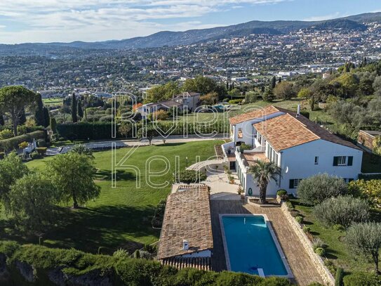 Exquisite property with panoramic views neighbouring Valbonne/Mougins