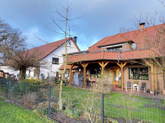 Schöner Resthof mit Zweifamilienhaus in nahezu Alleinlage