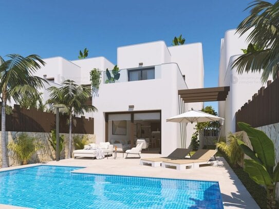 Moderne Villa in Mil Palmeras an der Costa Blanca Süd mit 3 Schlafzimmern, 2 Badezimmern, Pool und Parkplatz