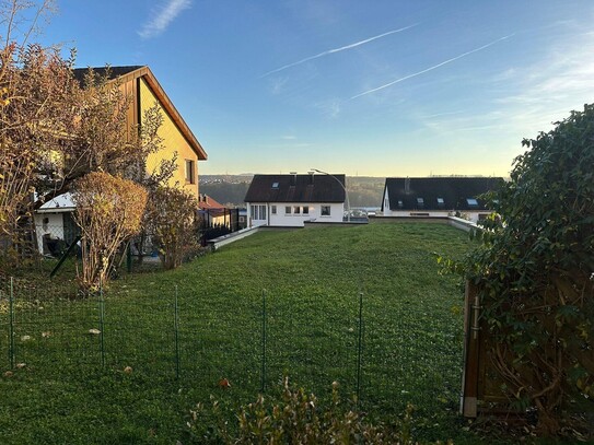 Moderne 3,5 Zimmer Wohnung mit Garten, Garage und Stellplatz in idyllischer Ortsrandlage