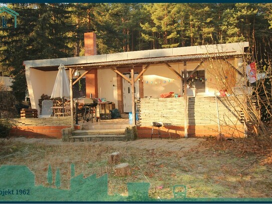 Wochenendbungalow mit Nebenhaus und Garage auf Pachtgrundstück