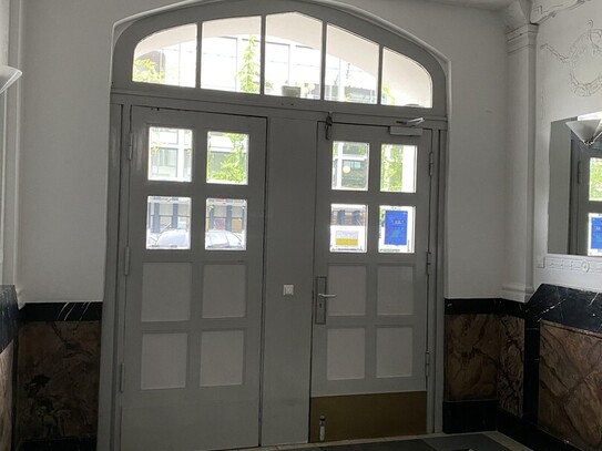 Top sanierte 2-Zimmer Altbauwohnung ohne Provision und sofort zu beziehen