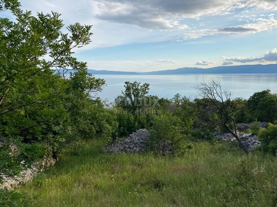 RIJEKA, KOSTRENA – Grundstück 2.106 m2 mit Meerblick – nur 230 Meter vom Meer entfernt! GELEGENHEIT!