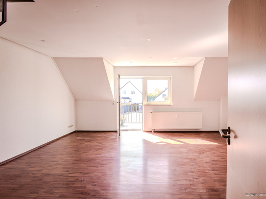 Frühlingsangebot- 1. Monat mietfrei. Charmante Maisonette Wohnung mit PKW Stellplatz.