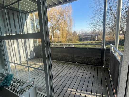 2 Zimmer, Balkon, EBK und Tiefgaragenstellpaltz