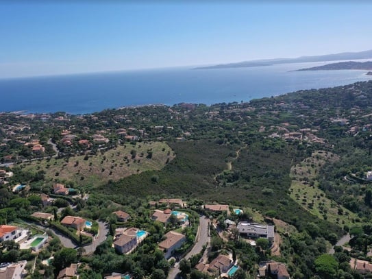 Grundstück mit MEERBLICK in erstklassiger Lage nahe dem Golf von St. Tropez