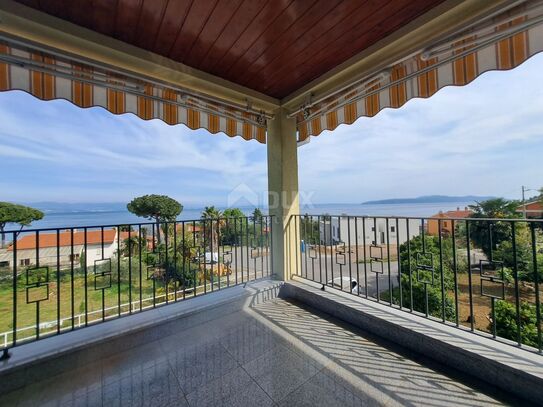 OPATIJA, LOVRAN – schöne zweistöckige Wohnung 111,89 m2 mit Meerblick und Garten