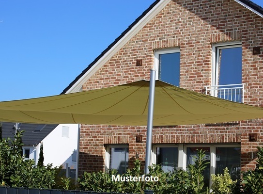 2-Familienhaus mit Carport