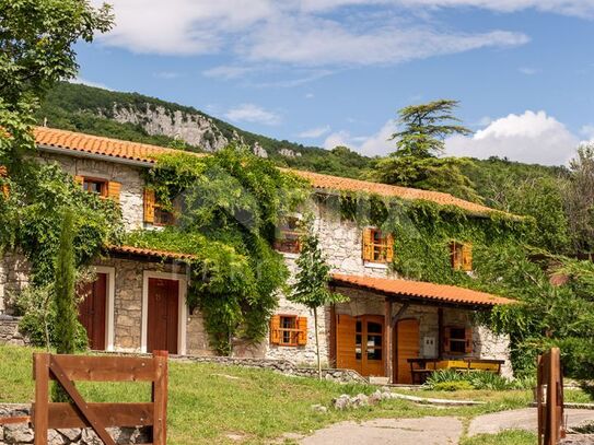 ISTRIEN, LUPOGLAV – Ein autochthones istrisches Steinhaus in einer abgeschiedenen Gegend