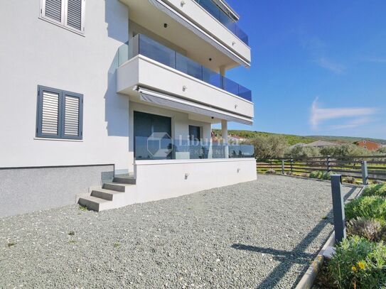 Krk, Punat. New ground floor apartment with yard, close to sea.