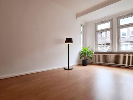 Charmantes, renoviertes Altbau-Domizil, 2,5 Zimmer auf 58 m², mit Balkon im 2.OG in Essen-Kray