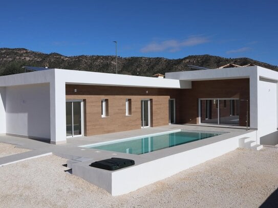 Interessante Villa in La Romana an der Costa Blanca Süd mit 3 Schlafzimmern und 2 Badezimmern, Pool, Carport