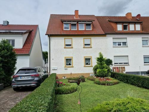 Einfamilienhaus mit Garten, Garage und kleinen Nebengebäude in 97493 Bergrheinfeld