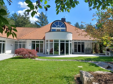 Exklusive sehr großzügige Villa in direkter Waldrandlage auf 3233 m² Grundstück in Rodalben !