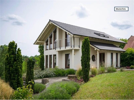 Einfamilienhaus mit Einliegerwohnung in 23617 Stockelsdorf, Cranachweg