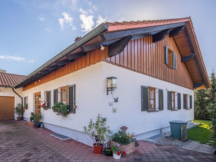 Charmantes Landhaus 
330 m² Wohnfläche – mit Einliegerwohnung 
in Eggenfelden - Rottal-Inn