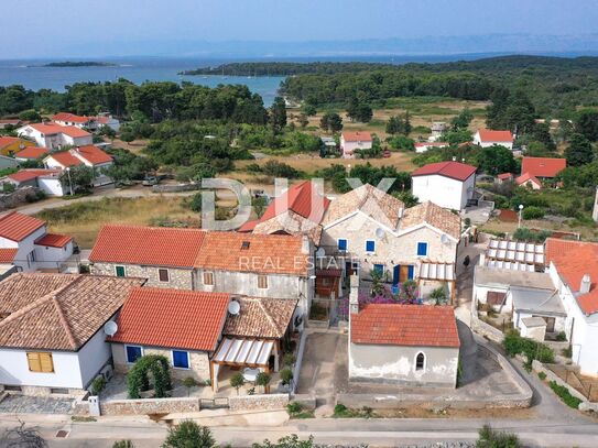 MOLAT ISLAND – Elegantes Steinhaus im Herzen von Molat