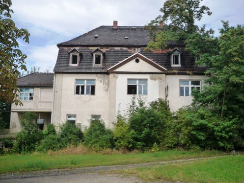 Ehemaliges Herrenhaus mit Denkmalschutz