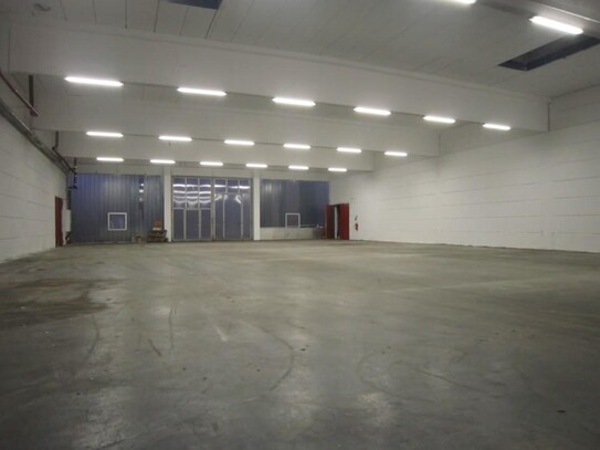 Lagerhalle 540 m² mit Büro im Industriegebiet NUR 2,75 €/m²