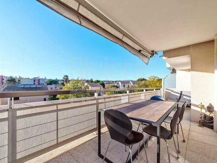 Turnkey impeccable 2 bedroom apartment, 28 m2 terrace, Antibes