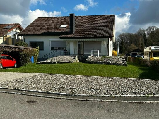 Provisionsfrei* Freistehendes Zweifamilienhaus (2 Wohnungen) in bevorzugter Wohnlage von Friedrichshafen - Stadtteil St…