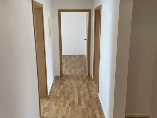 renovierte 4 Zimmer Wohnung mit Balkon