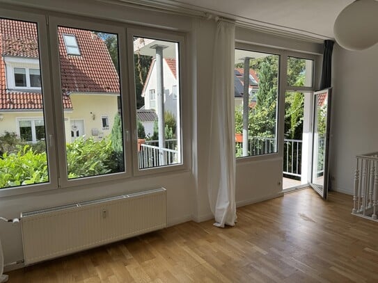 *PROVISIONSFREI* 4-Raum-Maisonette-Wohnung mit Balkon, Terrasse und Einbauküche in Berlin Zehlendorf