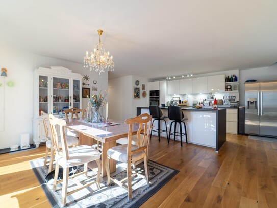 Luxuriöse 6,5-Zimmer-Maissonette-Wohnung: Zentrums-Lage in Sindelfingen mit Balkon