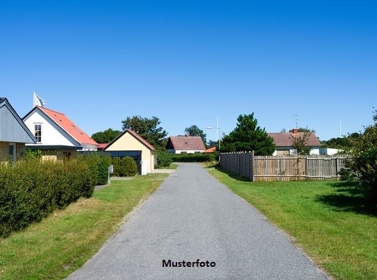 Einfamilienhaus mit Garage und befahrbarem Innenhof