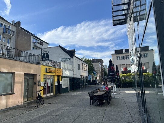 Schön geschnittene 2-Raum-Wohnung mit Loggia - ideal für Single