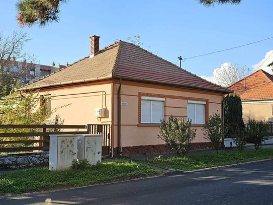 Einfamilienhaus zum sofortigen Einzug in einer Kleinstadt am Plattensee