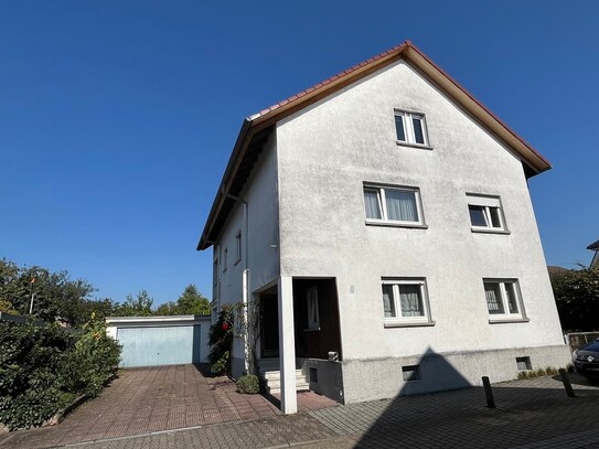 Großes renovierungsbedürftiges ZFH mit teilausgebautem DG in ruhiger Lage von Muggensturm.